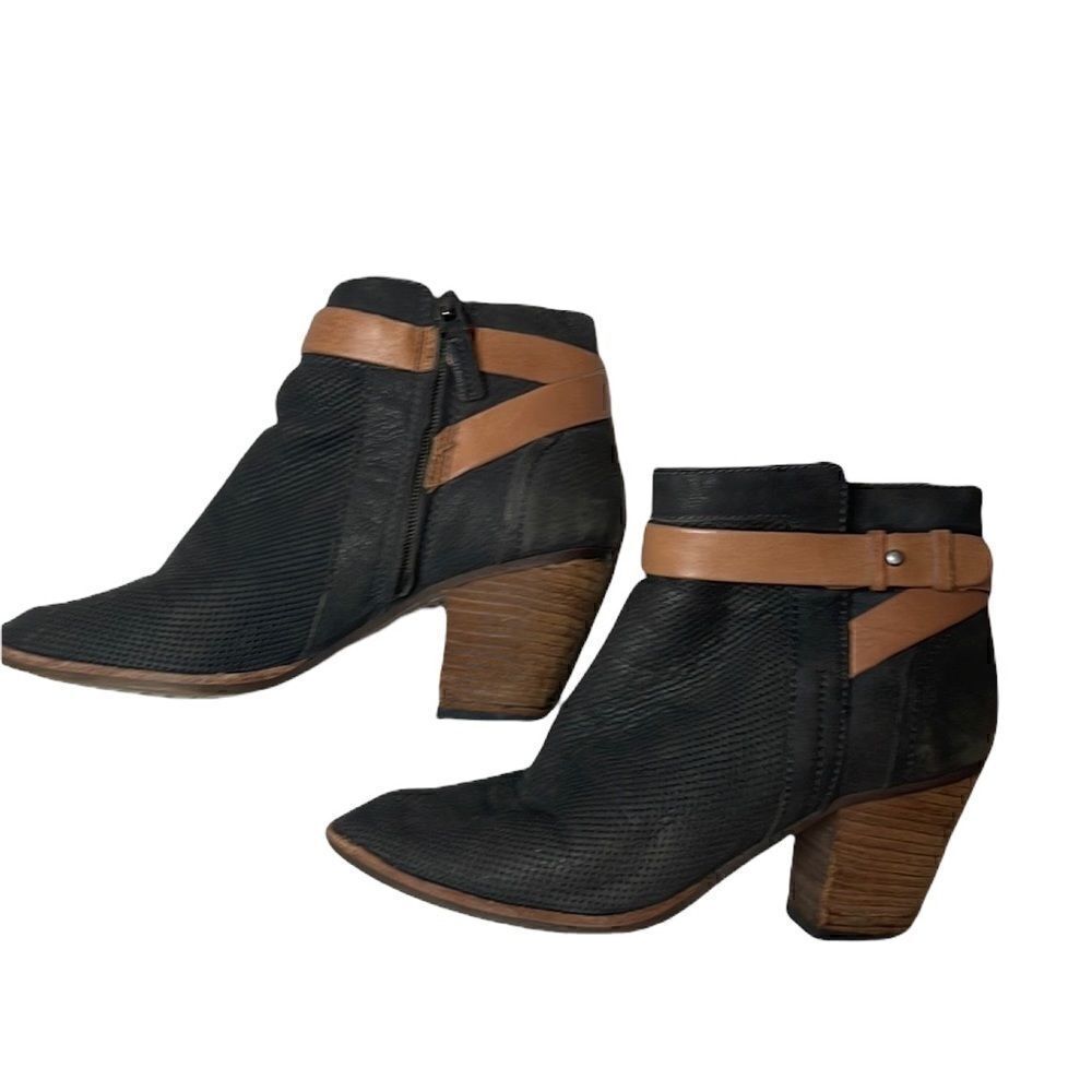 Dolce Vita Grey/ Tan Leather Ankle Booties. Size 8.